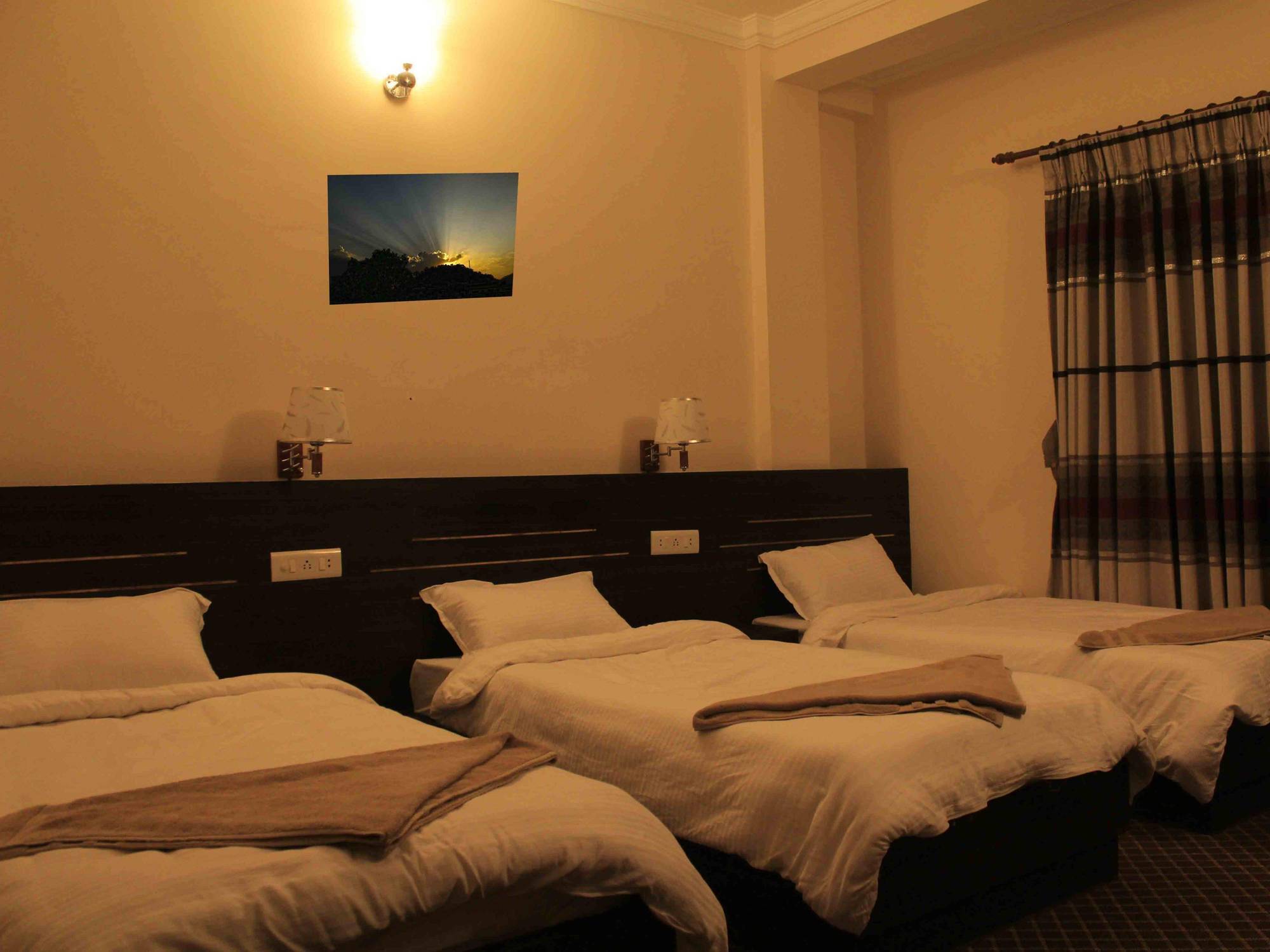 רומינדיי Mirage Inn מראה חיצוני תמונה